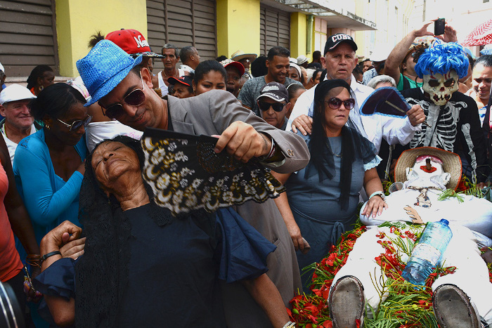Fotos: Leandro Pérez Pérez/ Adelante El “entierro de San Pedro” despidió las fiestas del San Juan (+Galería)