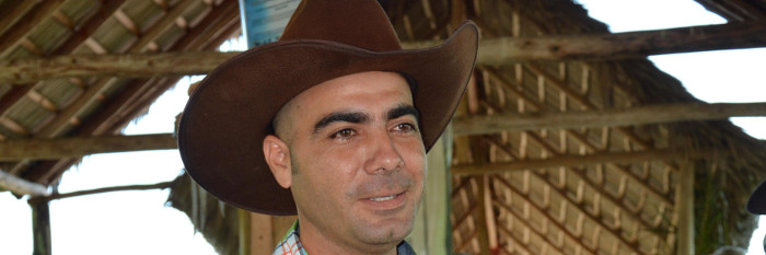 Soy campesino, ganadero: de los que ordeñan la vaca y andan a caballo