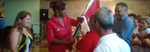 Condecoran a colectivos de las comunicaciones