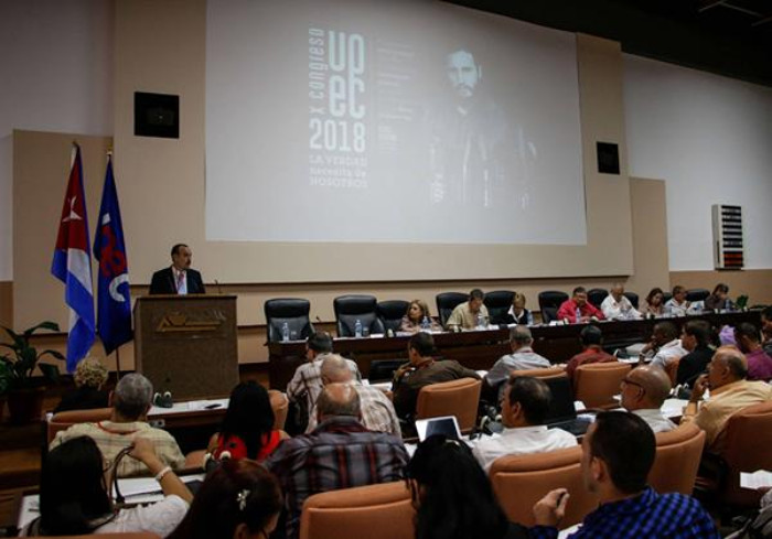 Raúl Garcés Corra, decano de la facultad de Comunicación de la Universidad de La Habana, en la inauguración del X Congreso de la Unión de Periodistas de Cuba, que tiene por lema La Verdad Necesita de Nosotros. Foto: Abel Padrón Padilla/ ACN