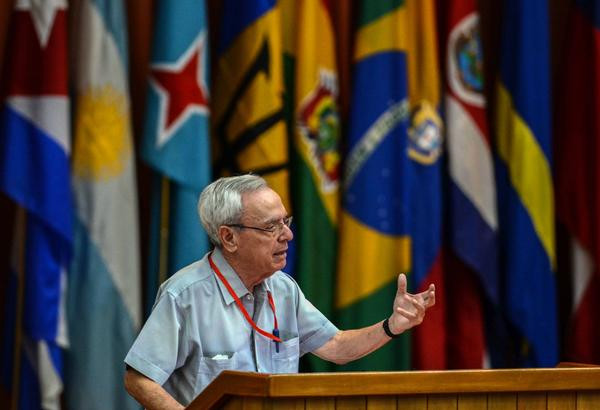 El Dr. Eusebio Leal Spengler, historiador de La Habana, durante su intervención en la plenaria dedicada al pensamiento de Fidel. Foto: Abel Padrón Padilla/ ACN Debaten en Foro de Sao Paulo sobre el pensamiento de Fidel Castro