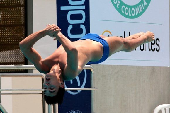 "Me concentré en cada salto y, aunque soy debutante en Juegos Centrocaribeños, no me presionó saber que estaba compitiendo contra clavadistas de tanta calidad, por lo cual estoy bien satisfecho con este resultado", explicó Carlos al terminar sus saltos, según reporta la Agencia Cubana de Noticias. Foto: Roberto Morejón/cubadebate.cu