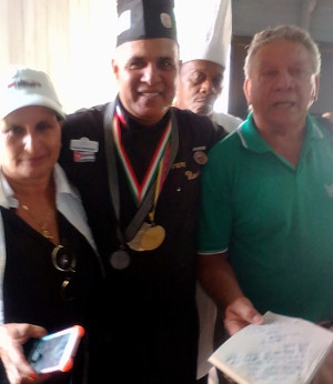 Los chefs camagüieyanos junto a Antonio López, Historiador del sitio histórico