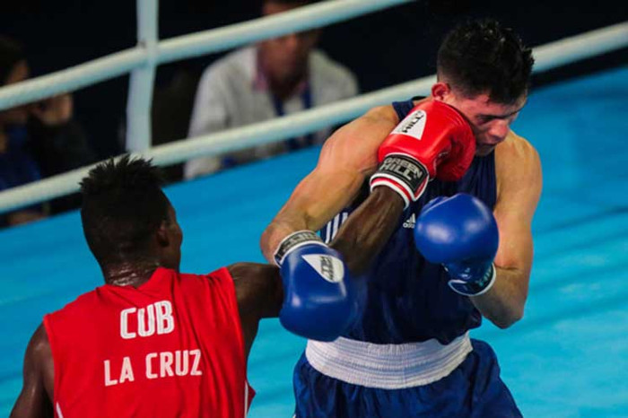 Cuba exhibió sobre el ring del salón Jumbo, del Country Club, una muestra concentrada de la calidad de su pugilismo, representada por los puños de los campeones olímpicos, el camagüeyano Julio César La Cruz (Río-2016 en 81 kilos), y de Londres-2012, Roniel Iglesias (69 kilos), más Lázaro Álvarez (54), bronce en la misma cita estival de la capital británica, a quienes se sumó el también estelar José Ángel Larduet. Foto: Prensa Latina