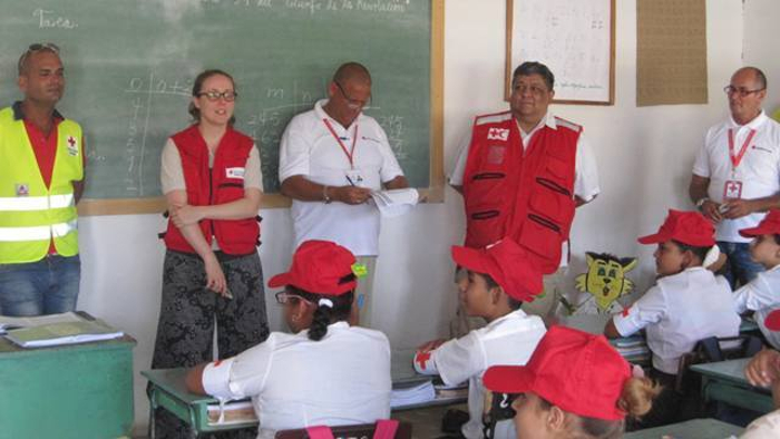 En Camagüey la Cruz Roja Provincial ha programado, del 6 al 12 de agosto, por el 69 aniversario de la firma del Convenio de 1949, charlas y conferencias, así como la entrega de insumos a zonas en tareas de recuperación del huracán Irma. Foto: Archivo Camagüey y los Convenios de Ginebra