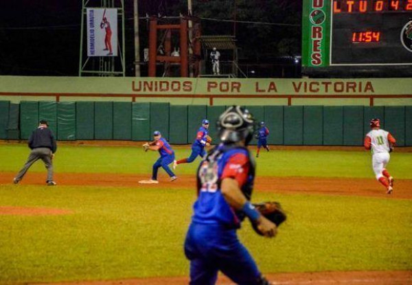 Foto: Tomada de www.cubadebate.cu Comenzó Serie Nacional de béisbol con victoria de Alazanes