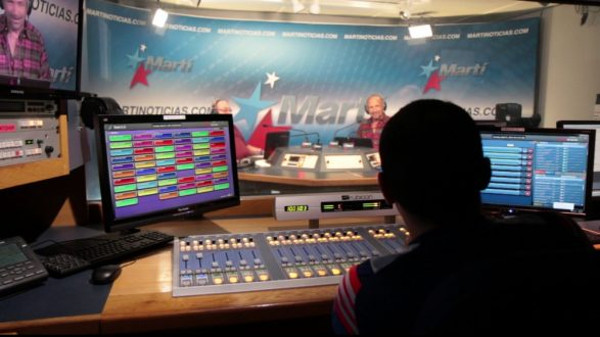 La obsesión de los directivos de la Oficina de Transmisiones para Cuba es mantener el flujo de presupuestos hacia una empresa que no cuenta con un solo éxito y que ha sido sometida a varias auditorías por escándalos de corrupción y malversación de fondos. Fotos: Tomadas de www.cubaperiodistas.cu  Radio y TV Martí fuera del aire