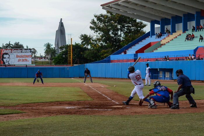 Foto: Leandro Pérez Pérez/ Adelante Toros de Camagüey igualan subserie contra Alazanes de Granma