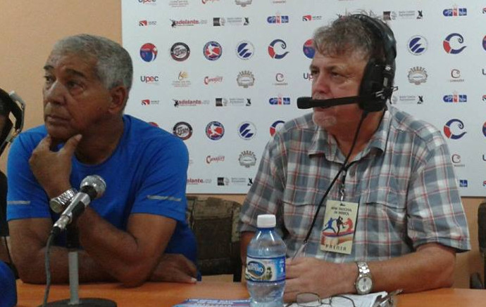El relator deportivo Luis Florencio Rodríguez moderó la conferencia que se transmitió en vivo por la señal de Radio Cadena Agramonte. Foto: Alejandro Ramos Hernández/Radio Cadena Agramonte Carlos Martí: “Camagüey debe estar en la segunda fase”