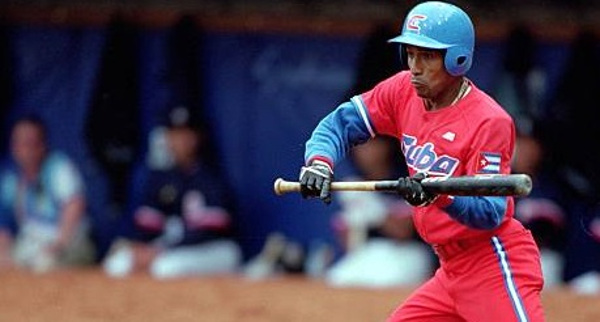 Foto: Tomada de  swingcompletobeisbolcubano.com Otro toque de Ulacia: “Me hubiera gustado jugar en Grandes Ligas”