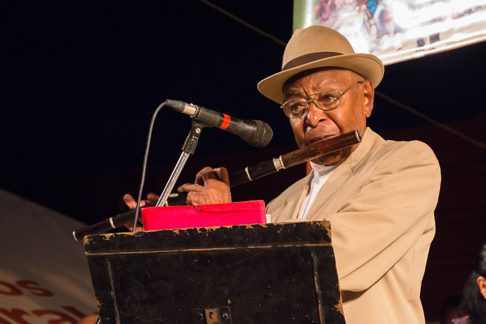 Foto: Leandro Pérez Pérez/ Adelante Flautista Orlando Beltrán toca sus 80 años