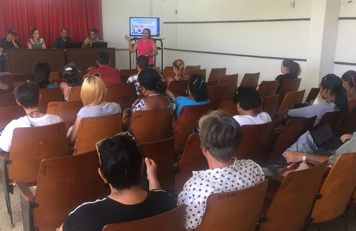 Discuten en la Universidad de Camagüey documento XXI Congreso de la CTC