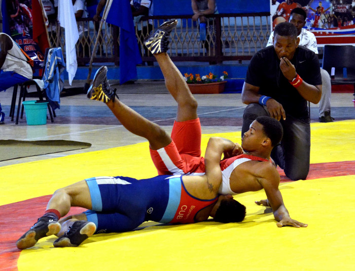 Foto: Rodolfo Blanco Cué/ACN Lucha por la libre en Camagüey