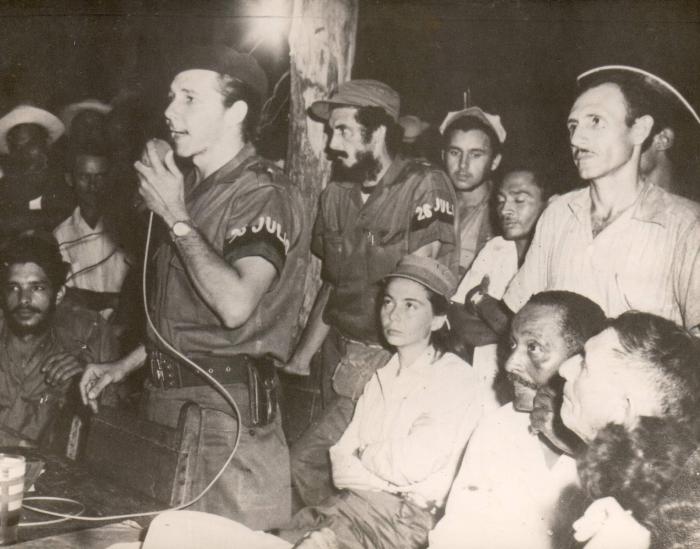 Raúl Castro durante el primer congreso campesino en armas, celebrado el 21 de septiembre en Soledad de Mayarí, en territorio del II Frente guerrillero Foto: Archivo de Granma  Raúl Castro presidió acto por aniversario de congreso campesino