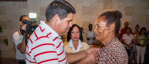 Condecoran a campesinos destacados en Camagüey