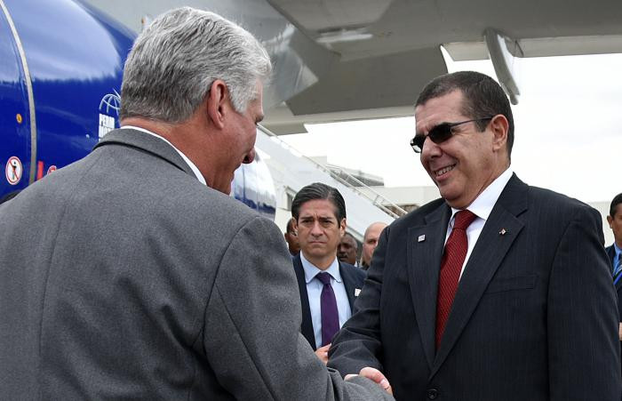 El embajador cubano en Washington José Ramón Cabañas recibió al presidente cubano. Foto: Estudios Revolución Denunciará Cuba en ONU bloqueo de EE.UU., asegura Díaz-Canel
