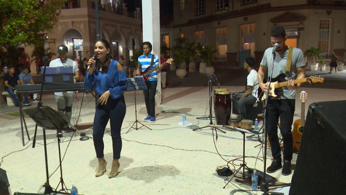Foto: Aymee Amargos/Facebook Novel cantante Annie Garcés cantó a los camagüeyanos