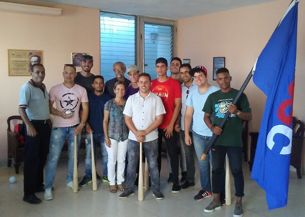 Abanderado equipo Camagüey al Nacional de Softbol de la Prensa