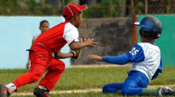 Foto: Tomada de perlavision.cu Pequeños talentos del béisbol camagüeyano