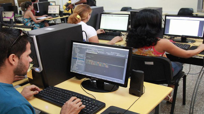 Los informáticos cubanos integrados, soñando pero también creando