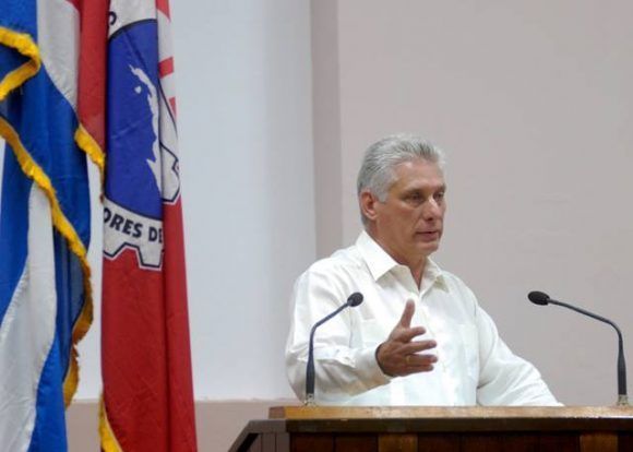 El presidente cubano en la clausura del evento. Foto: Jorge Luis Sanchez Rivera Díaz-Canel : “No podemos confundir la creación artística con el interés personal”