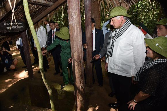 Foto: Tomada de cubadebate.cu Díaz-Canel visita legendarios túneles guerrilleros en Vietnam