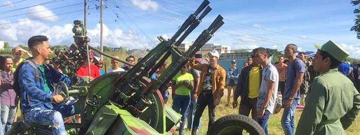 Estudio, trabajo y fusil
