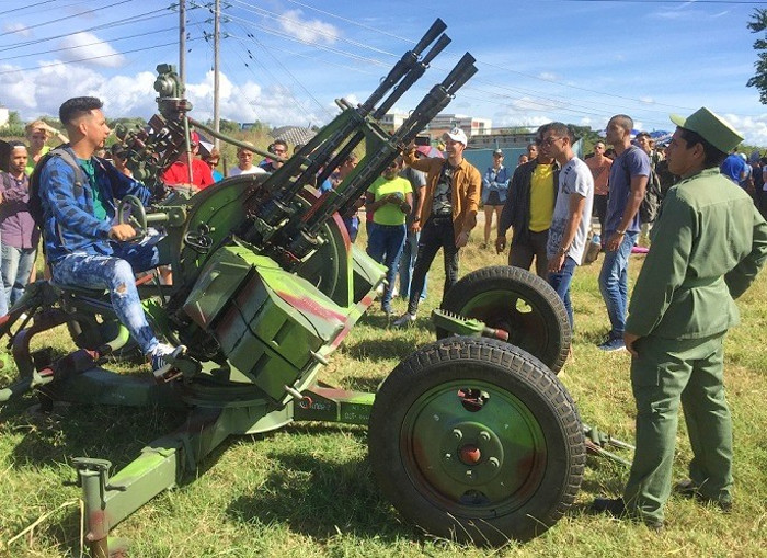 Estudio, trabajo y fusil