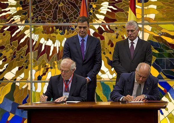 Cuba y España firman memorandos de entendimiento para la cooperación. Uno de los documentos se enmarca en el ámbito de la cooperación cultural y fue firmado por el canciller español Josep Borell y el ministro cubano de Cultura, Alpidio Alonso. Foto: Irene Pérez/Cubadebate. Foro de negocios Cuba-España hoy en La Habana