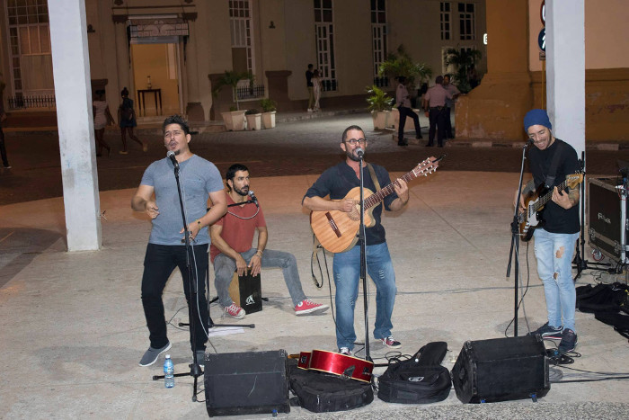 Fotos: Cortesía de Alberto Santos Casas La Trovuntivitis en Camagüey: la canción hace al público