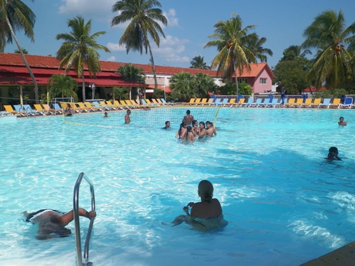 El hotel Residencial Planta Real, en la playa Santa Lucía de Camagüey, abrirá en esta temporada alta del turismo internacional, con una categoría de cinco estrellas y 28 habitaciones, que se sumarán a las mil 35 existentes hoy en ese polo. Foto de archivo del hotel Mayanabo.  Espiral creciente del turismo cubano