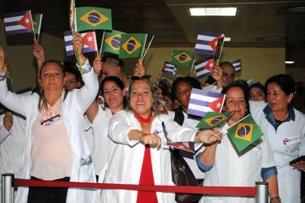 Foto: Tomada de cubadebate.cu Continuarán su aporte a la salud cubana médicos que regresan de Brasil