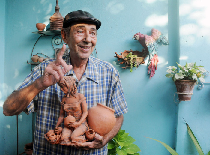 Artesano Ángel Blanco: un Bebé que es padre