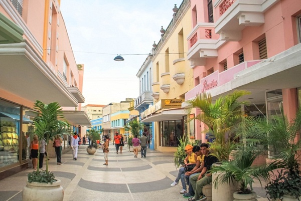 José Rodríguez Barrera, director de la Oficina del Historiador de la Ciudad de Camagüey calificó de excepcional a esta urbe, al resaltar sus valores como conjunto arquitectónico que ilustra un periodo histórico significativo y como hábitat humano tradicional, representativo de una Cultura y de su interacción con el medio ambiente. Foto: Archivo Fundamental socializar conocimiento de valores urbanísticos y arquitectónicos