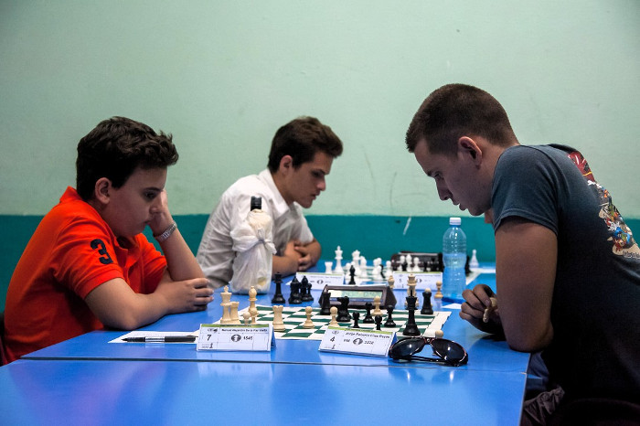 Elías (a la derecha) es el actual campeón provincial de ajedrez. Foto: Leandro Pérez Pérez/Adelante Elías y Ladislao fuera de la final nacional de ajedrez