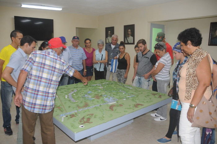 En el sitio histórico Potrero de Jimaguayú, los que cada día hacemos Adelante, fuimos a reverenciar el espíritu noble y guerrero de El Mayor, el 5 de noviembre. Foto: Orlando Durán Hernández/ Adelante.  