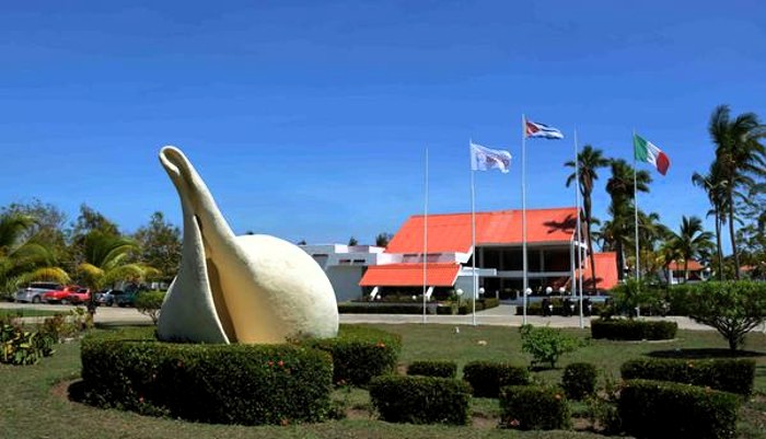 The tourist pole of Santa Lucía, the main sun and beach destination of Camagüey, is preparing to receive the winter high season, for which it executes a construction maintenance plan in 2018 of more than one million pesos. Photo: Rodolfo Blanco Cué / ACN Cuba will reach four million tourists in the next few days