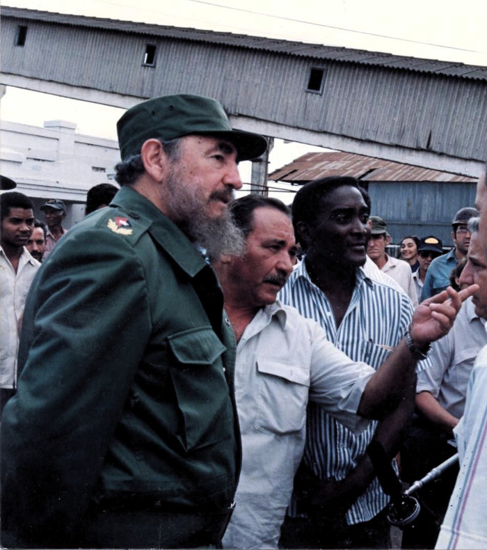Ifraín Otero en varias ocasiones intercambió con Fidel en cuestiones relacionadas con el quehacer azucarero, enriquecido con su formación profesional como ingeniero agrónomo. Foto: Estudios Revolución Fallece prestigioso azucarero camagüeyano