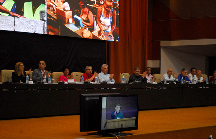 Foto: Tomada de Trabajadores  Díaz-Canel asiste al trabajo en comisiones del Congreso de la CTC