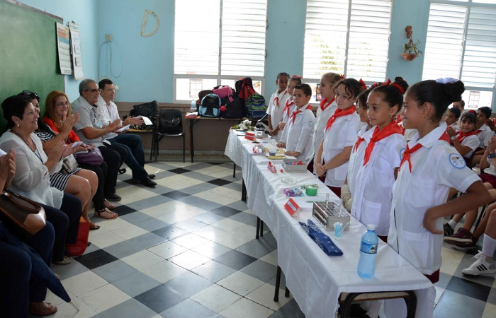 Representantes de escuelas asociadas a la Organización de Naciones Unidas para la Educación, la Ciencia y la Cultura, durante una visita al seminternado Josué País García. Foto: Rodolfo Blanco Cué/ACN  Comenzó en Camagüey evento de escuelas asociadas a la Unesco