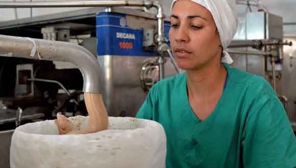 Foto: Rodolfo Blanco Cué/ACN/Archivo Jóvenes protagonizan resultados productivos en fábrica Coppelia /camaguey