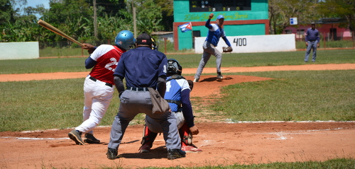 Esmeralda a una victoria del título provincial de béisbol