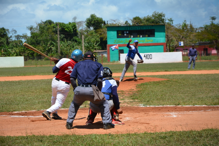 Esmeralda a una victoria del título provincial de béisbol