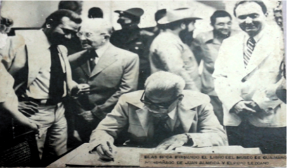 Blas Roca en el libro de visitantes escribió el 10 de Abril de 1979: “Este modesto museo guarda memoria de hechos trascendentales de nuestra historia revolucionaria, es un lugar que, por derecho propio es monumento nacional”. Fotocopias: del autor. Guáimaro, patrimonio del constitucionalismo cubano