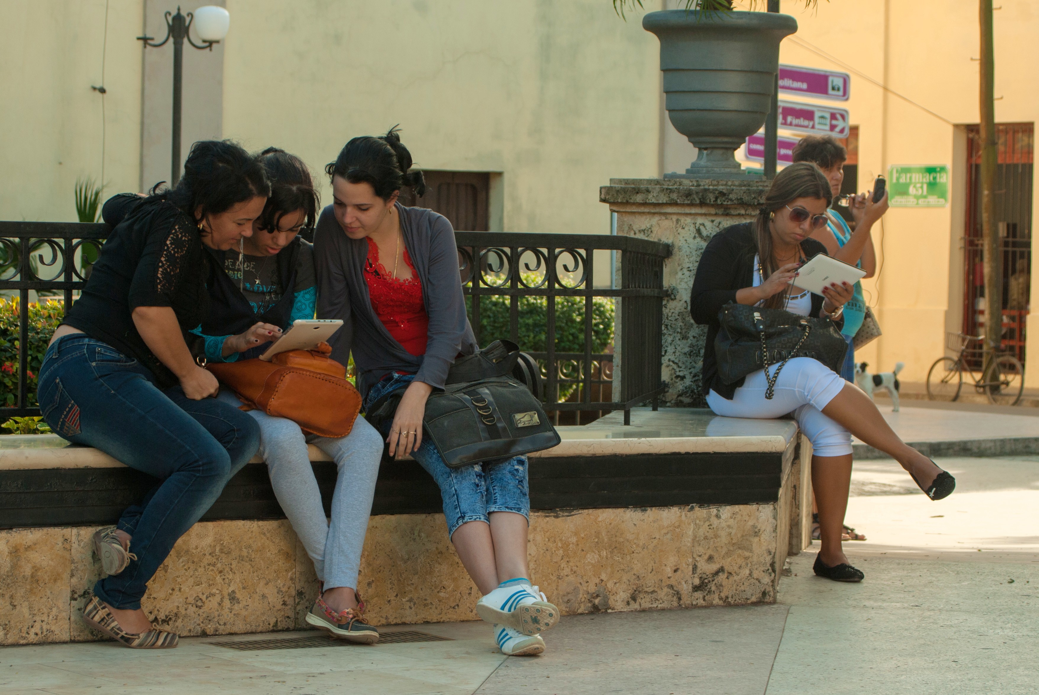 Photo: Leandro Pérez Pérez/Adelante/Archive More people access mobile banking services in Camaguey