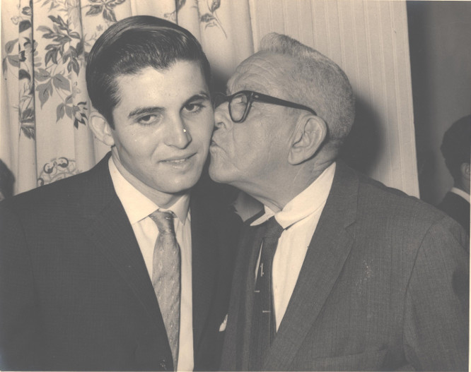 Armando junto al padre el día de su boda. Fotocopia: Alejandro Bonet Piñón/Adelante Fidel creyó siempre en el ser humano