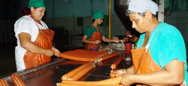 Afianza producciones de alimentos empacadora de Camagüey