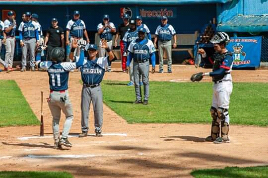 Fotos: Leandro Pérez Pérez/Adelante Holguín vence a los Toros