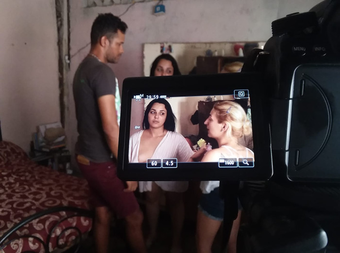 Como parte de Hieroscopia 2019, la estudiante de cine Esther Tellez rodó el cortometraje El jardín de Amanda, para el que actuaron Jorge Molina y Ariadna Matos. Foto: Cortesía del MAN Nuevitas debe atreverse más