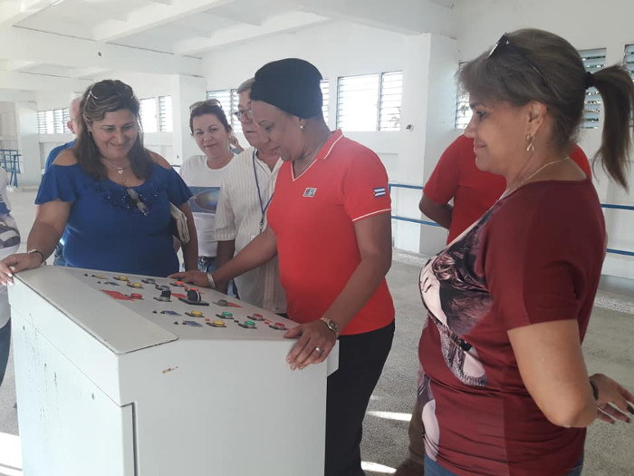 Foto: Tomada de cadenagramonte.cu Inés María Chapman valoró funcionamiento de Planta Potabilizadora